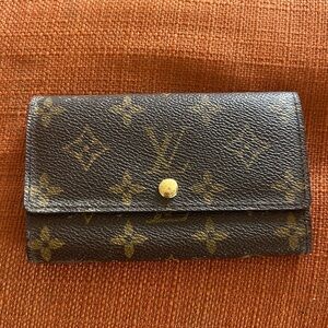 Louis Vuitton Classic Monogram Wallet EUC